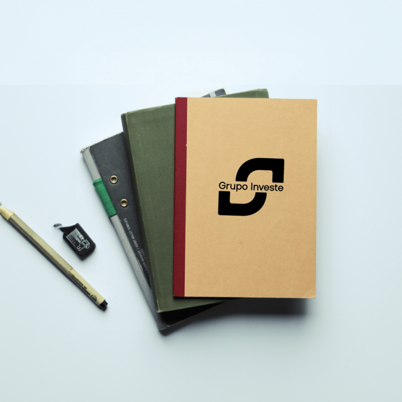 Blendbyte: Grupo Investe Mockup de Cadernos