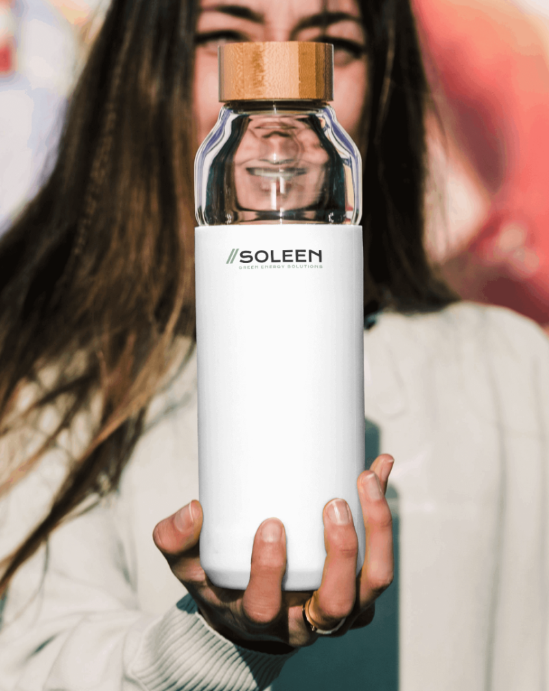 Blendbyte: Soleen Mockup de uma garrafa