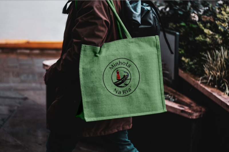 Blendbyte: Minhota na Ria Mockup de um saco de pano
